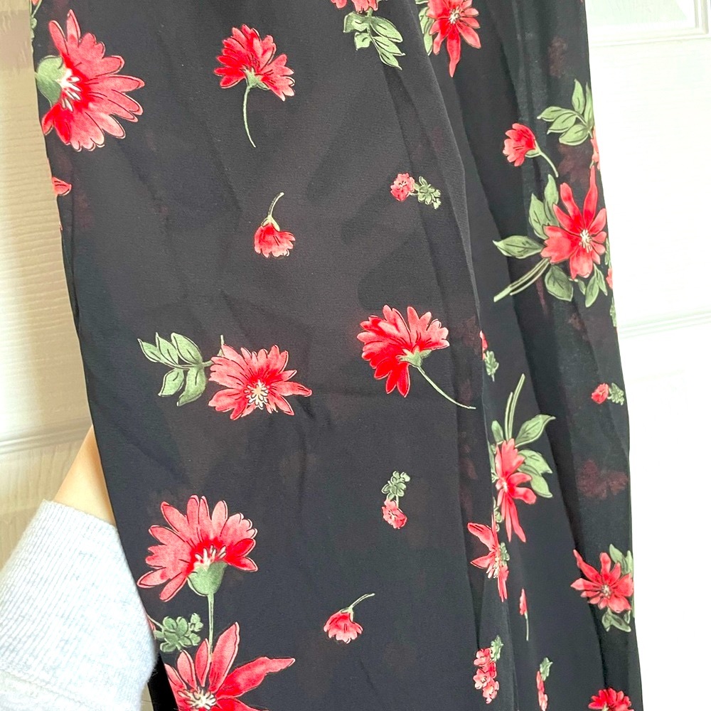 🌷Dress Forum Split Leg Floral Jumpsuit 🌷 - Picture 7 of 11